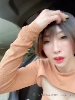 高颜值-巨乳-星女郎 muaymyb ，露天停车场，后备箱-漏出劲爆诱惑，这身材充血啊，环顾四周 小心抚摸娇躯！！ 截图2