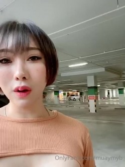 高颜值-巨乳-星女郎 muaymyb ，露天停车场，后备箱-漏出劲爆诱惑，这身材充血啊，环顾四周 小心抚摸娇躯！！ 截图3