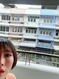 高颜值-巨乳-星女郎 muaymyb ，露天停车场，后备箱-漏出劲爆诱惑，这身材充血啊，环顾四周 小心抚摸娇躯！！ 截图9