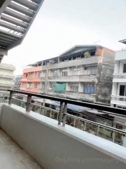 高颜值-巨乳-星女郎 muaymyb ，露天停车场，后备箱-漏出劲爆诱惑，这身材充血啊，环顾四周 小心抚摸娇躯！！ 截图13