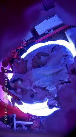 酒店偷拍 身材极品黑长直与男友用爱交流，红色帷幔，桃花萦绕 截图16