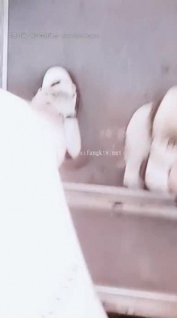 大胆淫娃~【朵朵爱喷水】户外商场喷水~公交车喷水~，人来人往，太刺激了，水流如柱 截图4