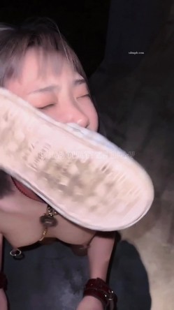 顶级露脸小母狗【Lunana】推特5000元订阅福利，露出喝尿调教啪啪，各种花样，玩花了 截图2