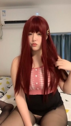 一头红发丰满妹妹！新人下海小秀！丰乳肥臀紧致小穴，开档丝袜抬起双腿，圆润大肥臀极度诱惑 截图2