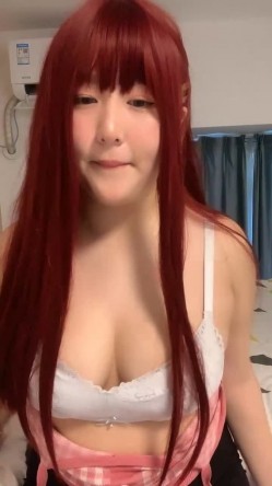 一头红发丰满妹妹！新人下海小秀！丰乳肥臀紧致小穴，开档丝袜抬起双腿，圆润大肥臀极度诱惑 截图5