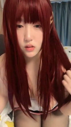 一头红发丰满妹妹！新人下海小秀！丰乳肥臀紧致小穴，开档丝袜抬起双腿，圆润大肥臀极度诱惑 截图8