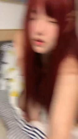 一头红发丰满妹妹！新人下海小秀！丰乳肥臀紧致小穴，开档丝袜抬起双腿，圆润大肥臀极度诱惑 截图12