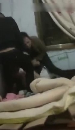 最新门事件不是什么女人都能睡的偷大哥的女人抓包被暴打后脱光光拍视频做网红 截图4