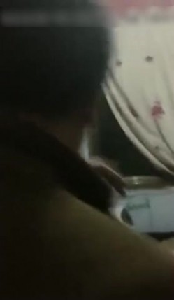 最新门事件不是什么女人都能睡的偷大哥的女人抓包被暴打后脱光光拍视频做网红 截图7