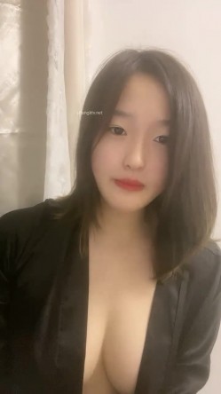 00后的安徽小美女，【大奶碗碗】，奶子无敌的大，还是纯自然的，跟男友做爱叫得真好听，蝴蝶逼又粉水又多 截图4