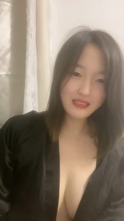 00后的安徽小美女，【大奶碗碗】，奶子无敌的大，还是纯自然的，跟男友做爱叫得真好听，蝴蝶逼又粉水又多 截图5