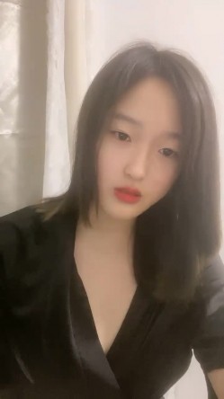 00后的安徽小美女，【大奶碗碗】，奶子无敌的大，还是纯自然的，跟男友做爱叫得真好听，蝴蝶逼又粉水又多 截图6