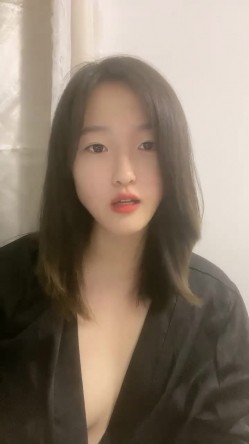 00后的安徽小美女，【大奶碗碗】，奶子无敌的大，还是纯自然的，跟男友做爱叫得真好听，蝴蝶逼又粉水又多 截图8