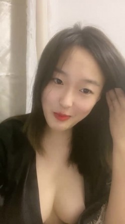 00后的安徽小美女，【大奶碗碗】，奶子无敌的大，还是纯自然的，跟男友做爱叫得真好听，蝴蝶逼又粉水又多 截图10