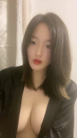 00后的安徽小美女，【大奶碗碗】，奶子无敌的大，还是纯自然的，跟男友做爱叫得真好听，蝴蝶逼又粉水又多 截图13
