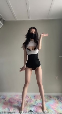 推特新晋新一年洗脑顶B王 ️六金小姐姐 高端定制裸舞长视频 顶摇第 截图1