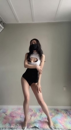 推特新晋新一年洗脑顶B王 ️六金小姐姐 高端定制裸舞长视频 顶摇第 截图2