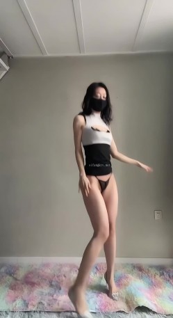 推特新晋新一年洗脑顶B王 ️六金小姐姐 高端定制裸舞长视频 顶摇第 截图12