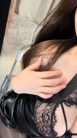 极品主播【泡泡】人靓奶大逼粉，好身材大长腿，好大的乳晕，掰逼展示，裸舞诱惑 截图13