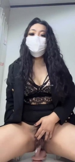 【推特】表面良家少妇『你的丸子』剧情定制视频 丝袜自慰淫语调教白浆四溢 截图10