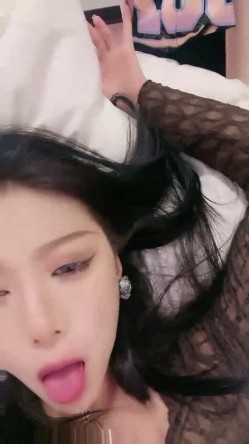 极品车模下海！在床上超级骚特殊视角无套爆操骚穴精液内射 截图5
