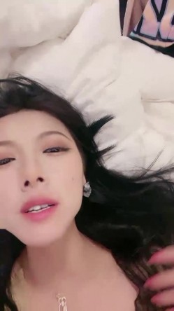 极品车模下海！在床上超级骚特殊视角无套爆操骚穴精液内射 截图9