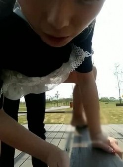 大奶子主播约土豪粉丝到游乐激情做爱玩单子野太大了 截图4