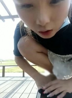 大奶子主播约土豪粉丝到游乐激情做爱玩单子野太大了 截图7