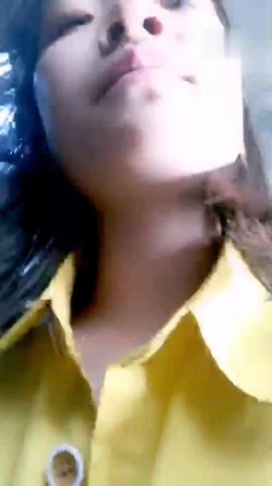 颜值不错妹子九儿高速路车内自慰 边开车边用按摩器震动逼逼头部插入呻吟 截图1