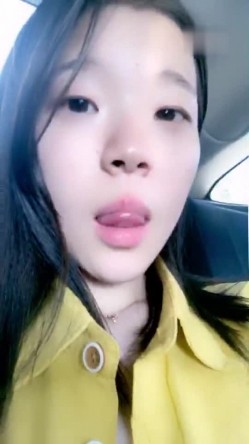 颜值不错妹子九儿高速路车内自慰 边开车边用按摩器震动逼逼头部插入呻吟 截图8