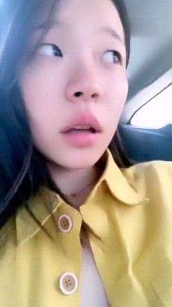颜值不错妹子九儿高速路车内自慰 边开车边用按摩器震动逼逼头部插入呻吟 截图9