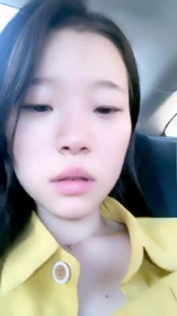 颜值不错妹子九儿高速路车内自慰 边开车边用按摩器震动逼逼头部插入呻吟 截图16
