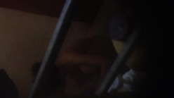 某高校女宿舍窗外偷拍好几个女学生洗澡,学校真抠门舍不得给女生宿舍装窗帘 截图8