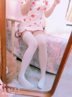 清纯反差双马尾LO萌妹『妄摄娘』福利私拍 在外是同学老师眼中的乖乖女，在私下是哥哥的鸡巴套子！ 截图4