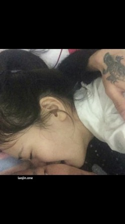 约炮大神【阿曼达】几位绝品女神泄密福利，露脸，清纯学生妹主动索吻被干！ 截图14