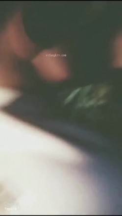 “鸡巴好硬~我要来高潮了”对话超淫荡，顶级骚母狗大奶妖媚【雪儿】群福利，户外车震3P淫声浪语骚得离谱 截图4