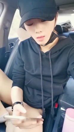 高颜值气质不错鸭舌帽妹子自慰 驾车户外停路边拨开内裤跳蛋震动呻吟娇喘 截图6