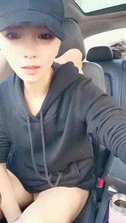 高颜值气质不错鸭舌帽妹子自慰 驾车户外停路边拨开内裤跳蛋震动呻吟娇喘 截图16
