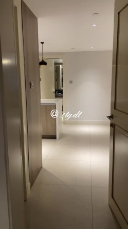 【重磅核弹 ️绿帽淫妻】极品丝袜淫妻博主『2Tgdt』伺候老婆被各种玩超级贱 银色连衣裙内射 制服肛塞喷精潮吹 截图2