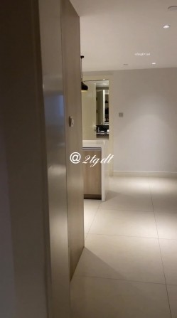 【重磅核弹 ️绿帽淫妻】极品丝袜淫妻博主『2Tgdt』伺候老婆被各种玩超级贱 银色连衣裙内射 制服肛塞喷精潮吹 截图5