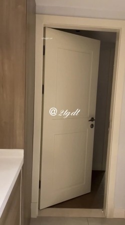 【重磅核弹 ️绿帽淫妻】极品丝袜淫妻博主『2Tgdt』伺候老婆被各种玩超级贱 银色连衣裙内射 制服肛塞喷精潮吹 截图8