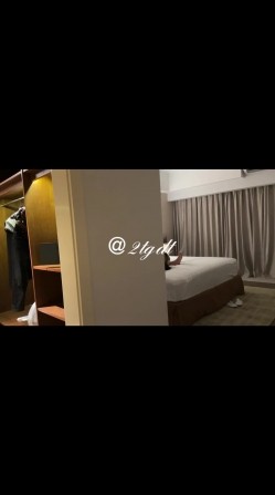 【重磅核弹 ️绿帽淫妻】极品丝袜淫妻博主『2Tgdt』伺候老婆被各种玩超级贱 银色连衣裙内射 制服肛塞喷精潮吹 截图14