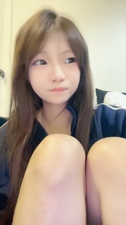 一线天粉屄精神小妹【梨花诗】下海福利，道具自慰，水狂喷 截图3