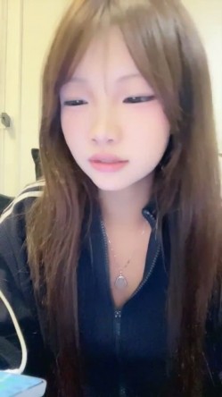 一线天粉屄精神小妹【梨花诗】下海福利，道具自慰，水狂喷 截图6