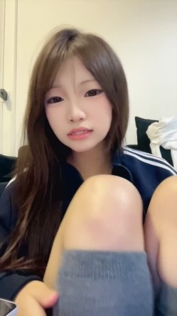 一线天粉屄精神小妹【梨花诗】下海福利，道具自慰，水狂喷 截图13