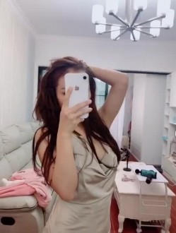 网红脸高颜气质车模【璐璐】电报群土豪定制，居家各种露脸淫荡自拍，洗澡自摸秀隐私部位特写 截图1