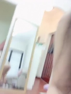 网红脸高颜气质车模【璐璐】电报群土豪定制，居家各种露脸淫荡自拍，洗澡自摸秀隐私部位特写 截图11