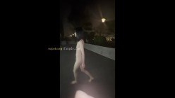 西蒙工作室-濑濑-苗条文静眼镜美少女各种户外场景大胆露出，天桥，江边，公园里，在人来人往的地方全裸露出，好刺激，差点被发现了~ 截图11