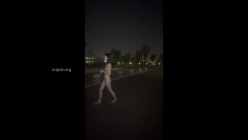 西蒙工作室-濑濑-苗条文静眼镜美少女各种户外场景大胆露出，天桥，江边，公园里，在人来人往的地方全裸露出，好刺激，差点被发现了~ 截图15