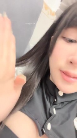 推荐！童颜女神~超级迷人~【京鱼儿】道具自慰~爽到起飞~！野外裸漏，对着粉穴和菊花狂拍，流白浆！！ 截图5